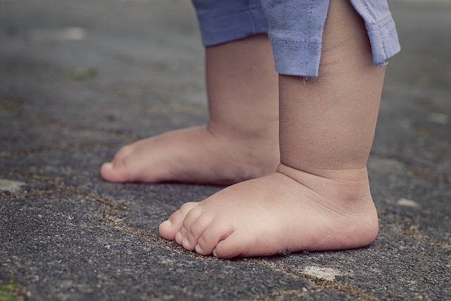 Výhody barefoot kotníkových bot pro celodenní nošení