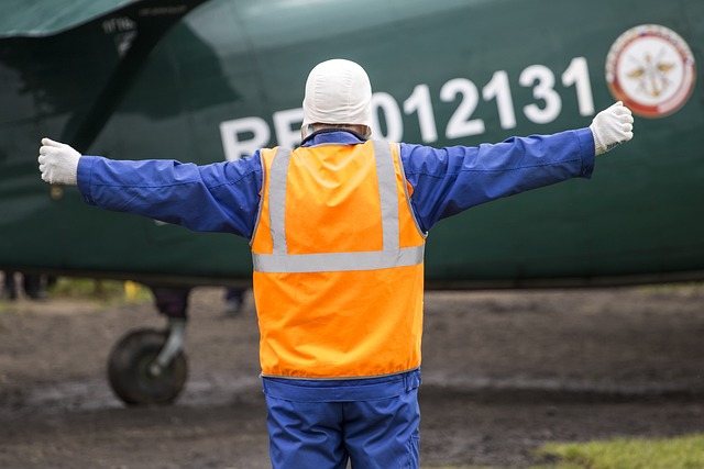 Pomůcky pro učení chůze: Jak vybrat vhodné chodítka a obuv pro děti