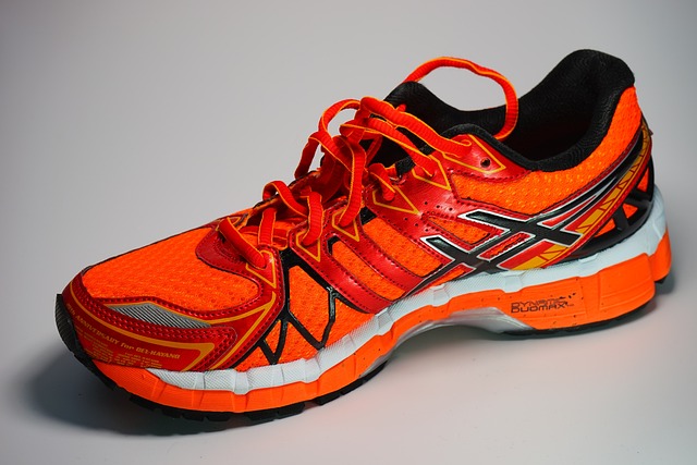7. Od hladkých asfaltů po nerovné terény: Výkonová obuv od Asics se vším zvládne