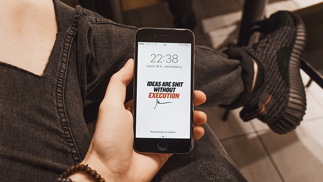 4. Proč jsou Yeezy boty od Kanye Westa tak populární? Trendy a jedinečné designy
